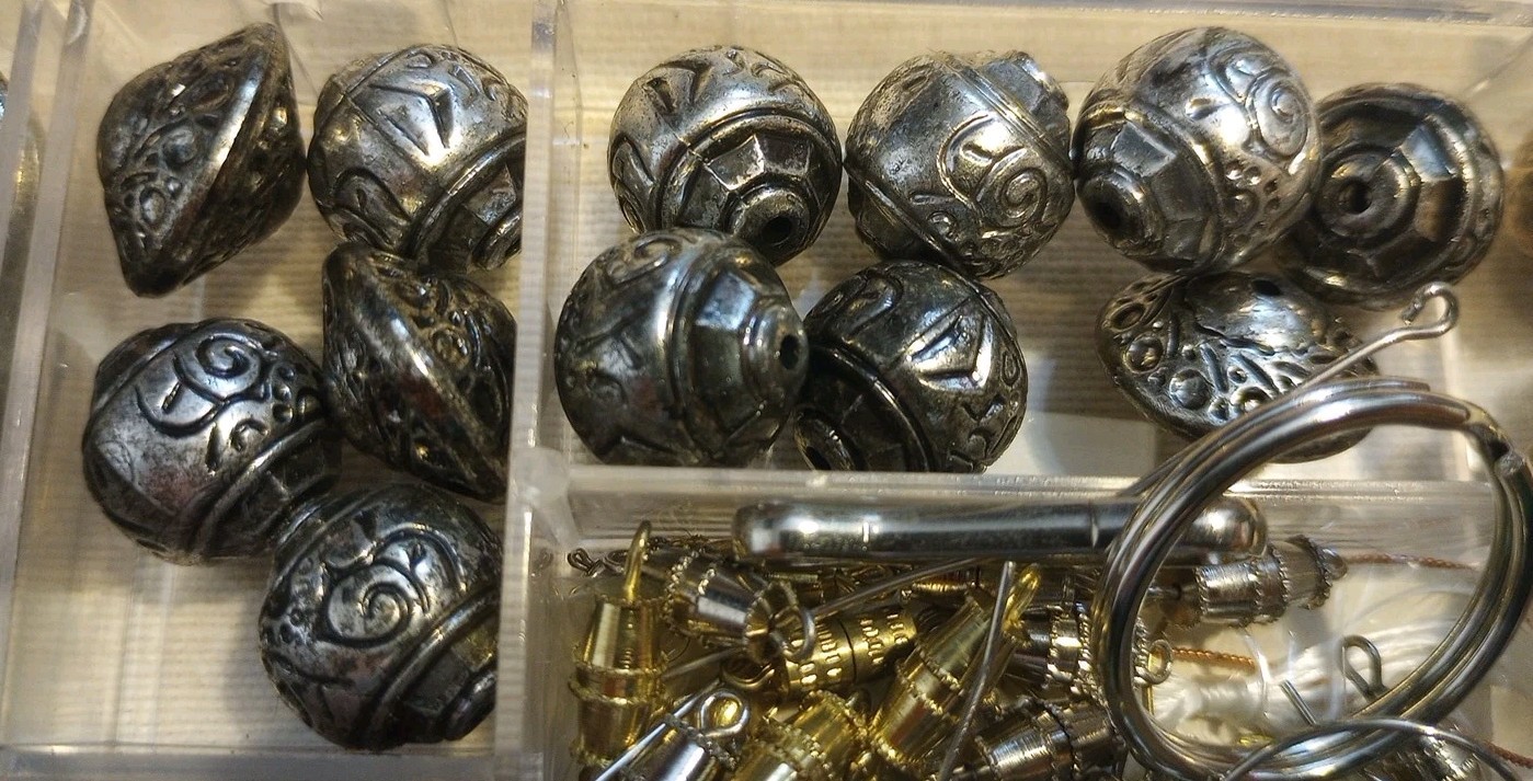 Jewelry Beads And Accessories Set Of 2 Divided Containers