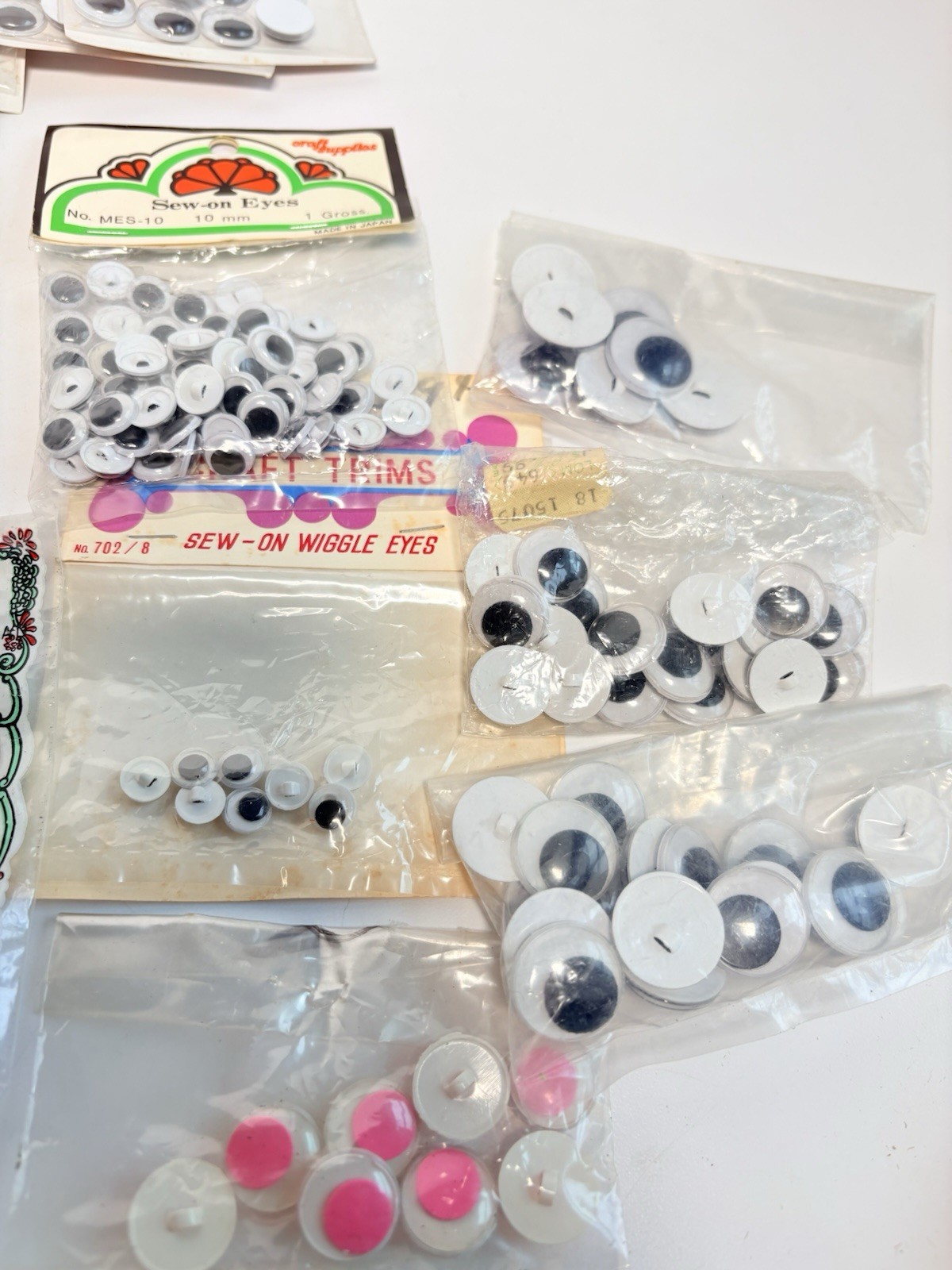 Vintage Lot For Crafts Google Googly Eyes Assorted Sizes – Glue on & Sew on