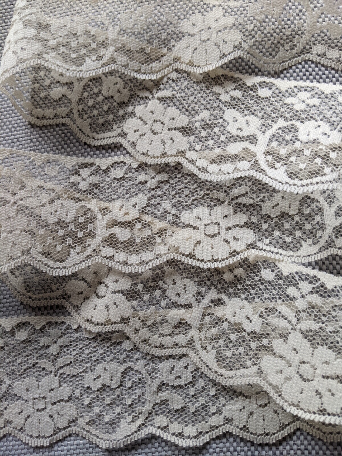 LACE – 2 inches wide – ivory
