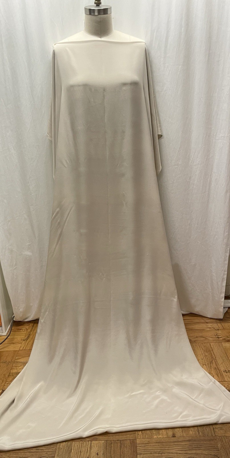 100% Mulberry Silk Crepe De Chine Light Beige Fabric 22mm 2.25 Yards & 46″ Wide