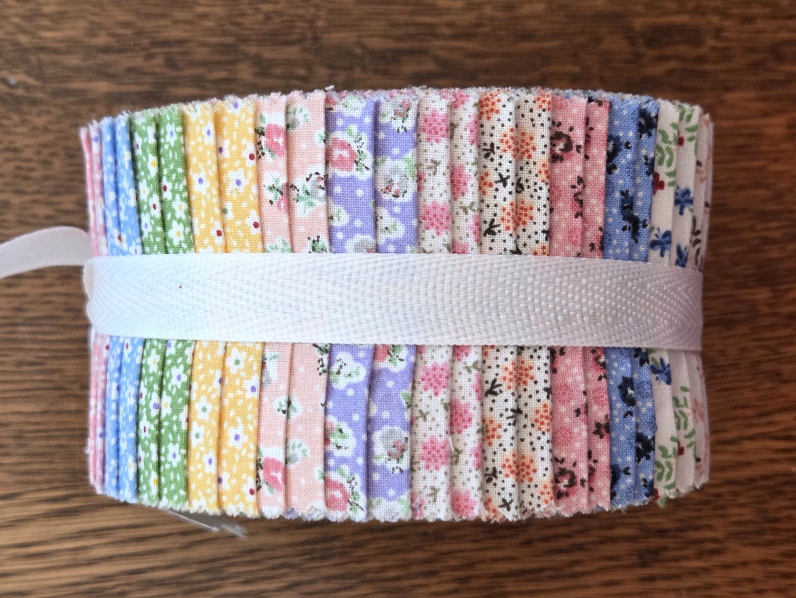 Jelly Roll 2.5 Inch Strips Springs Creative – Floral Pattern 100% Cotton