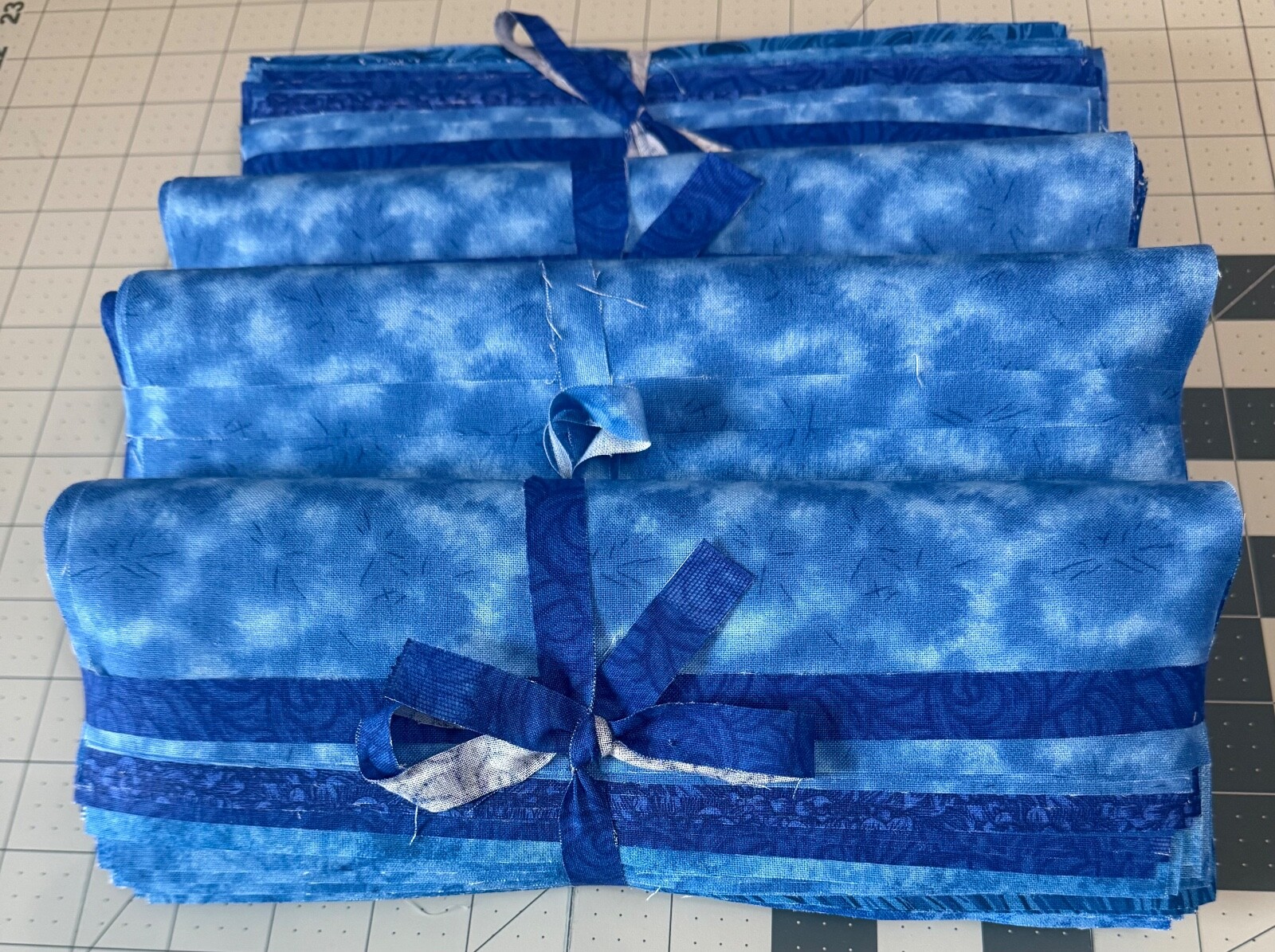 ALL BLUE Fat Quarters – 9 Designs