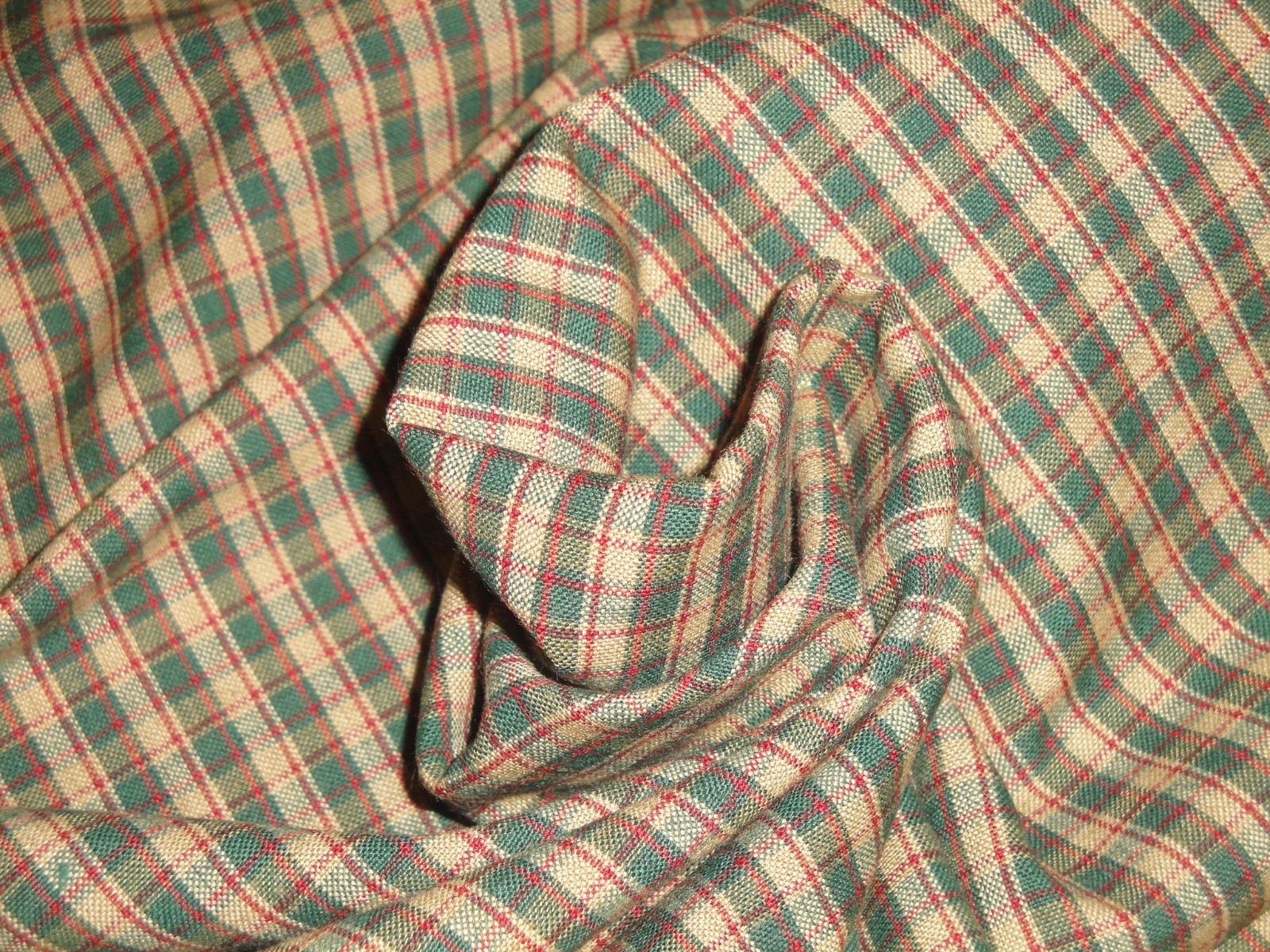 Green Tea Dye Red Woven Cotton Homespun Holiday Christmas Country Plaid Fabric