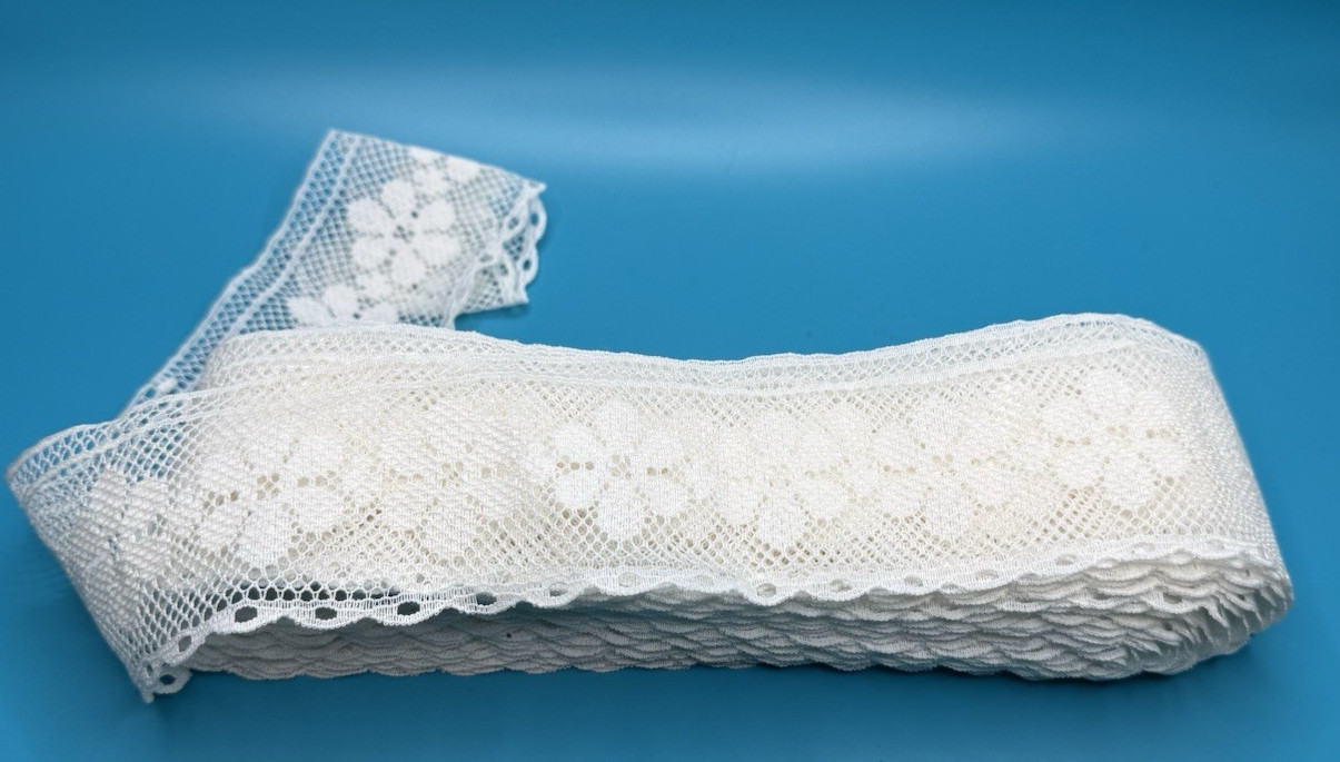 VTG White Flower Floral Lace Trim Scalloped 8.11 Yards 292” 2.5” Wide