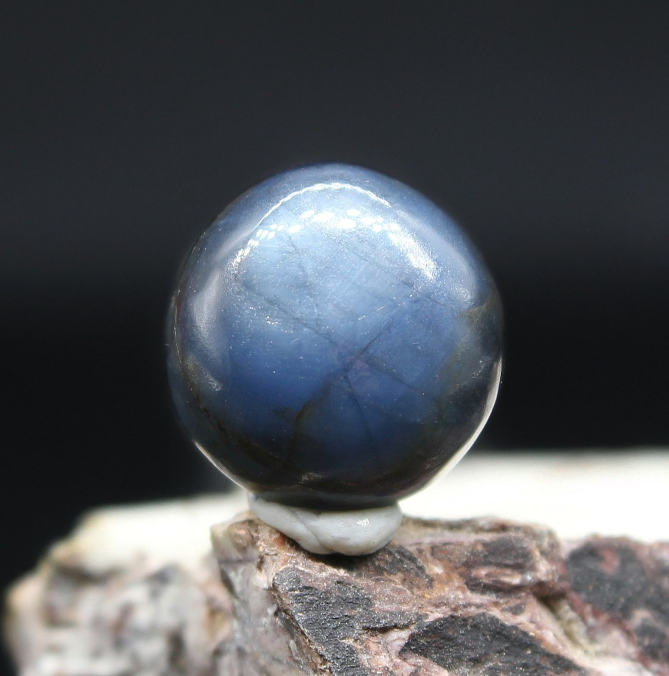 Untreated Blue Sapphire cabochon from Cambodia for jewelry 10x10mm