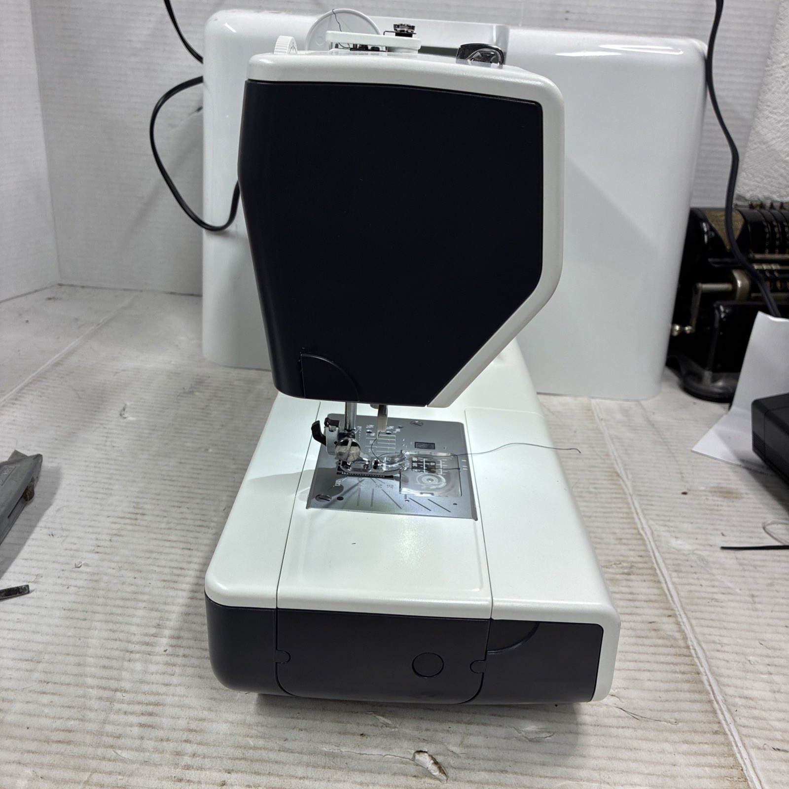 Bernette B38 Swiss Design Computerized Sewing Machine See Description