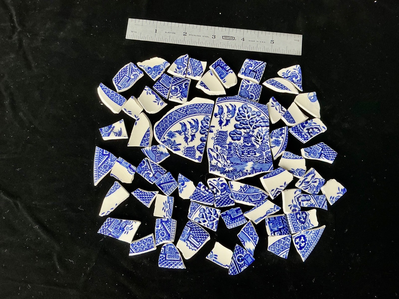 Broken China Mosaic Tiles Blue & White 55+pcs & 2 Focal BLUE WILLOW Love Birds