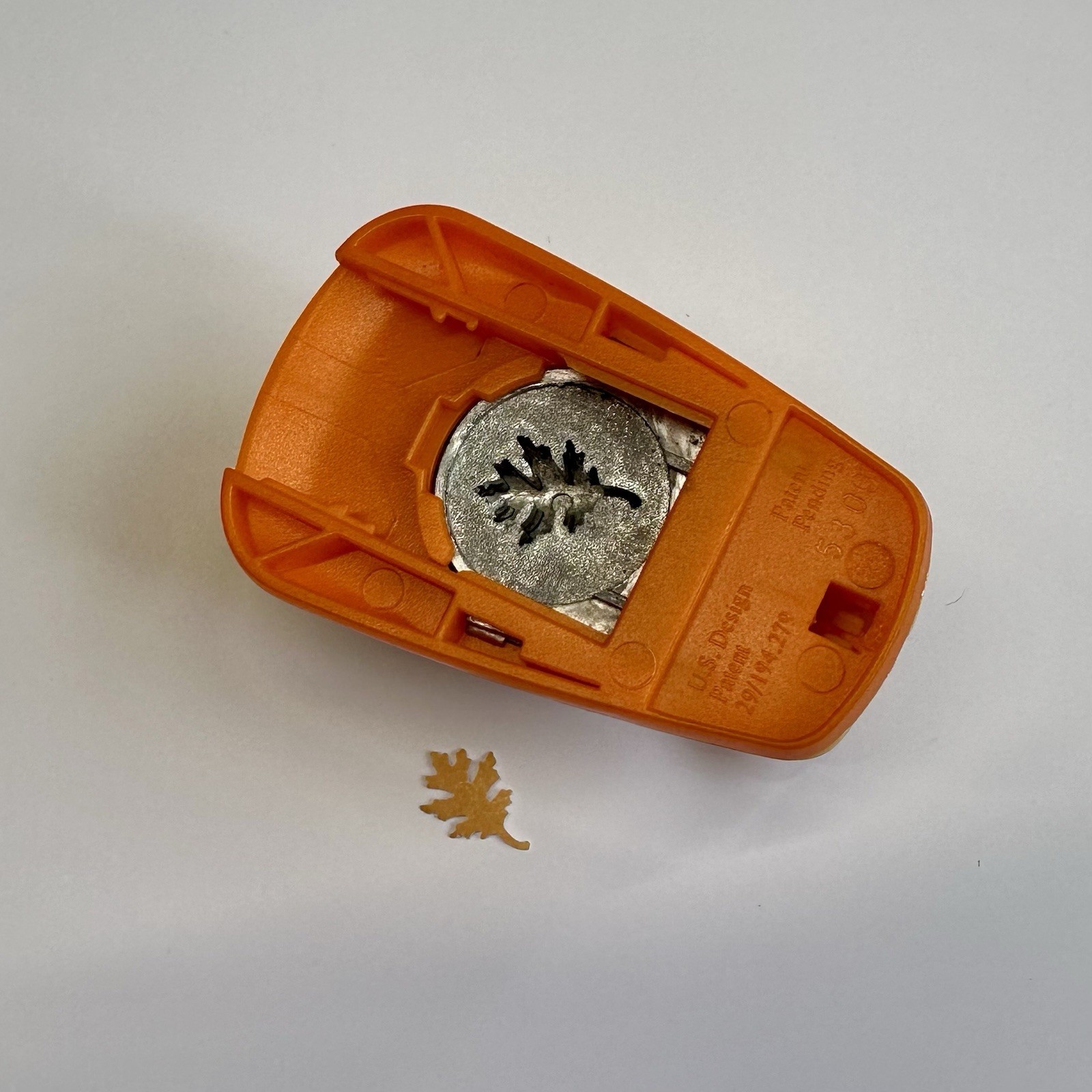 Leaf Craft Paper Punch, Less Than 1″ Leaf Theme Scrapbooking Craft Tool