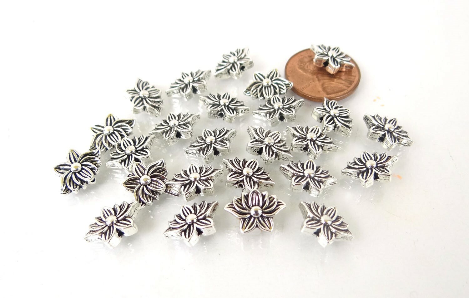25 Antique Silver Pewter Lotus Flower DIY Buddhist Beads 12x9mm