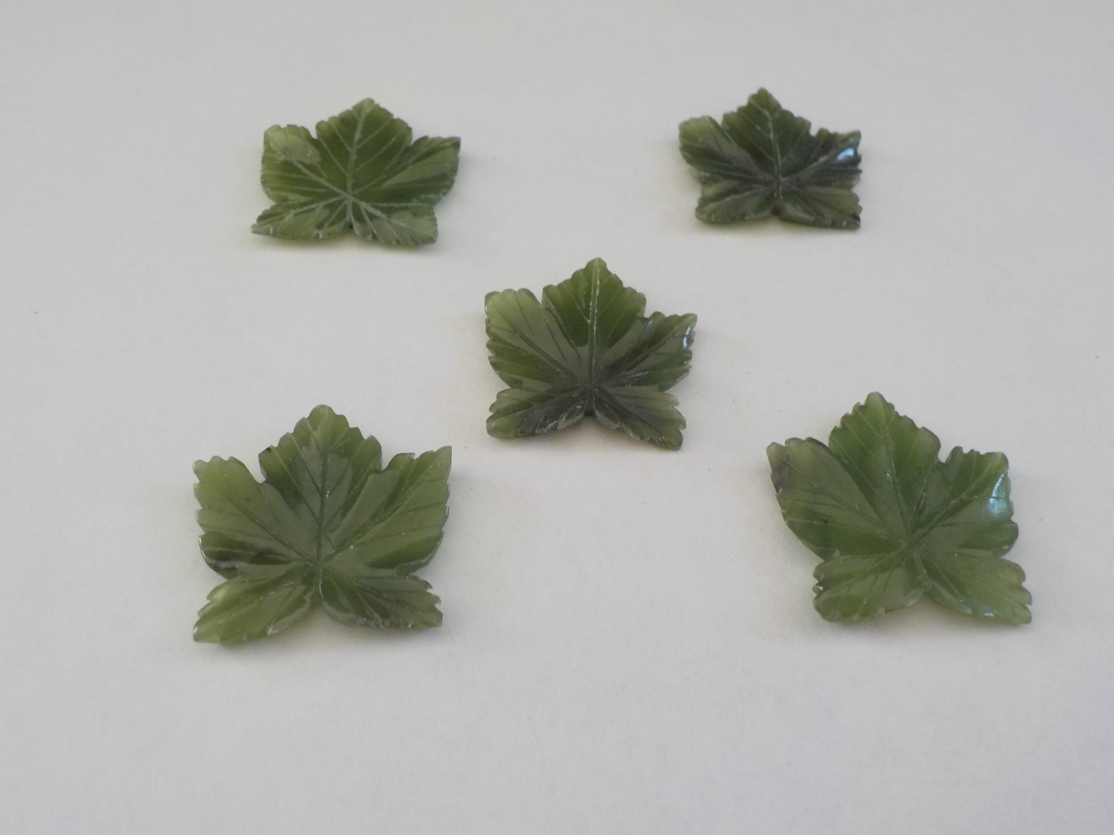 Geen Stone Leaf No Holes Flat Back (5/16″) Total 5 Craft Jewelry Making Supply