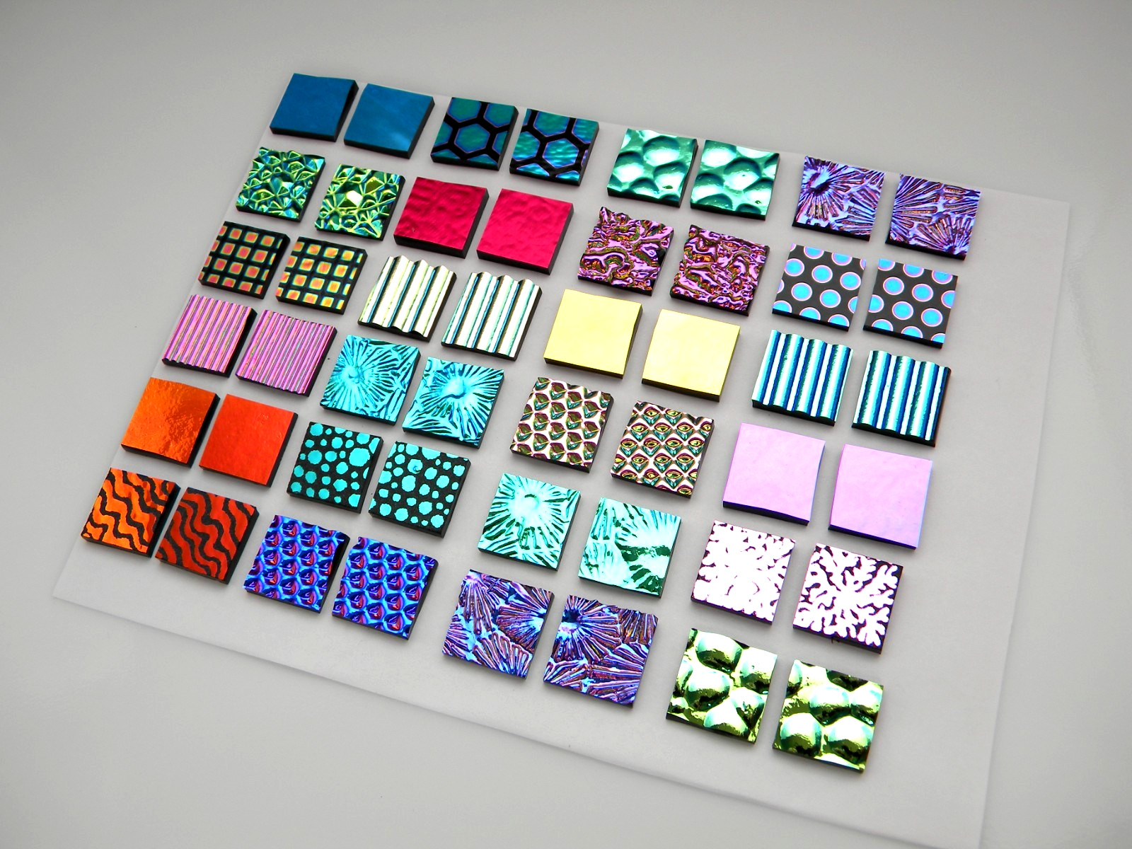 ASSORTED SET OF 48 pcs PATTERNED ETCHED DICHROIC GLASS CBS COE 90 FUSING SUPPLY