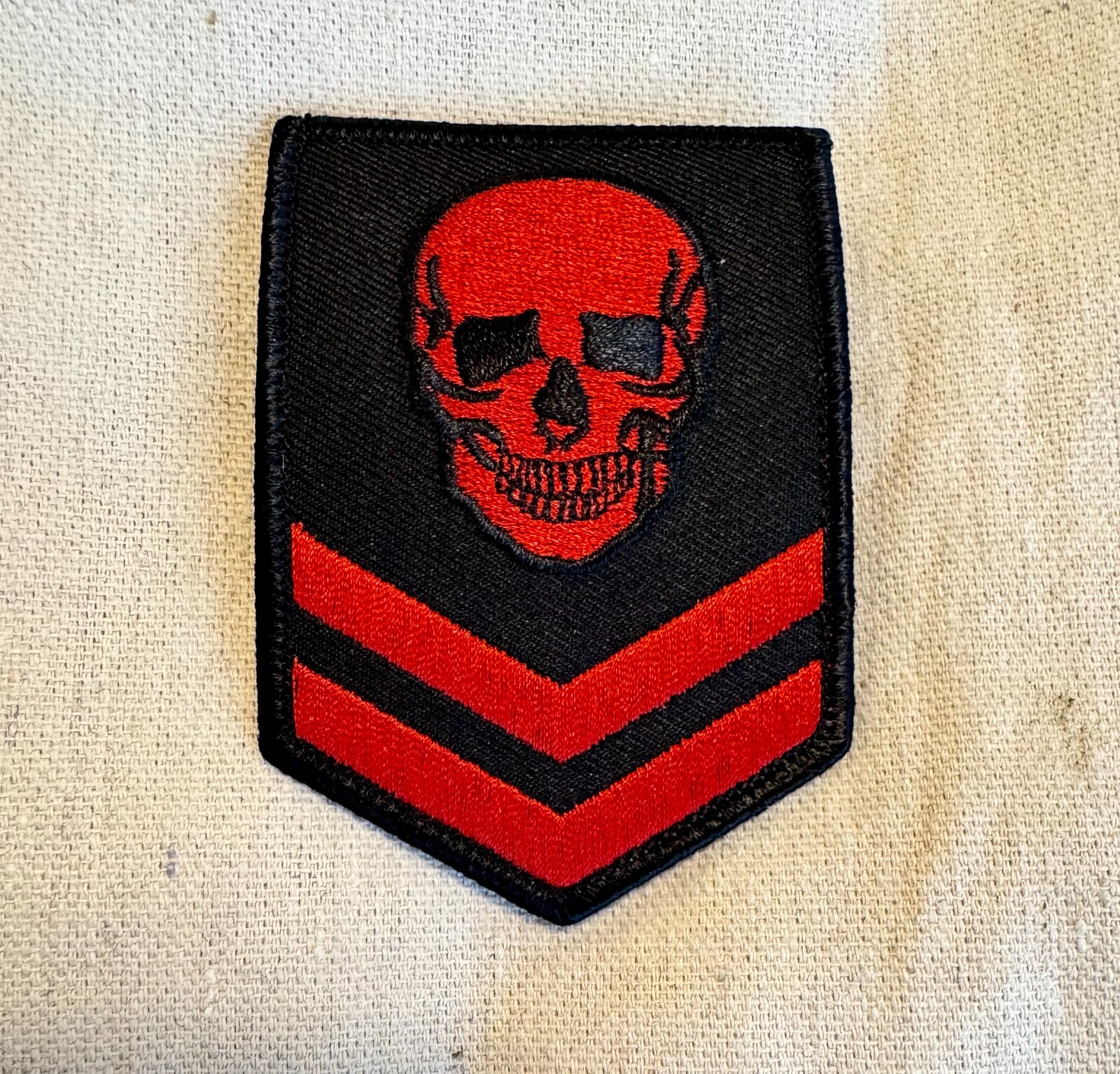 RED SKULL PATCH embroidered iron-on MILITARY SKELETON MORALE DEATH EMBLEM DEVIL