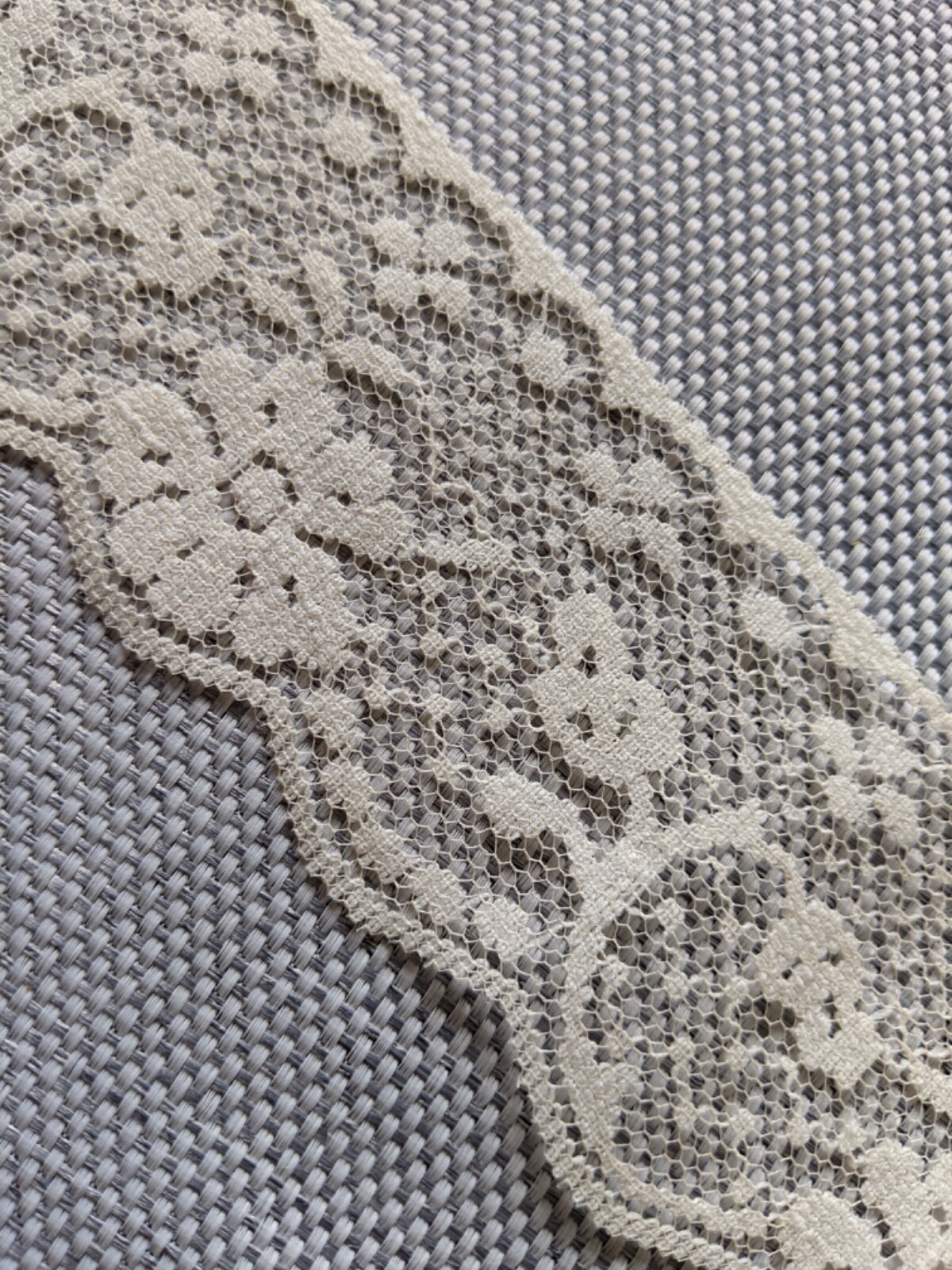 LACE – 2 inches wide – ivory