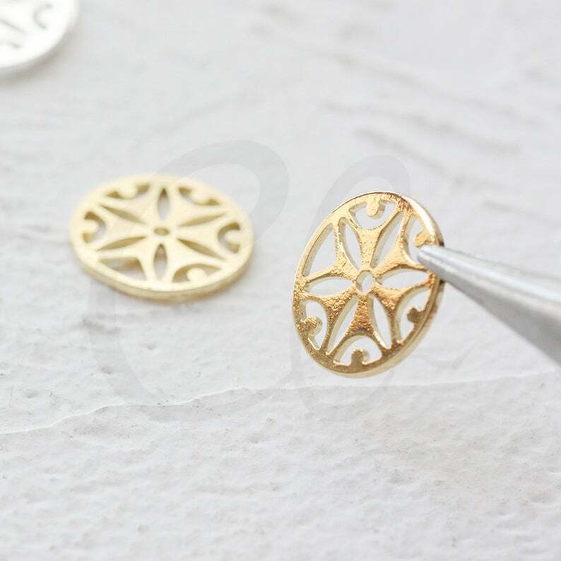 Solid Brass Round Flower Link – Loop 13.5mm (3895C-V-272)