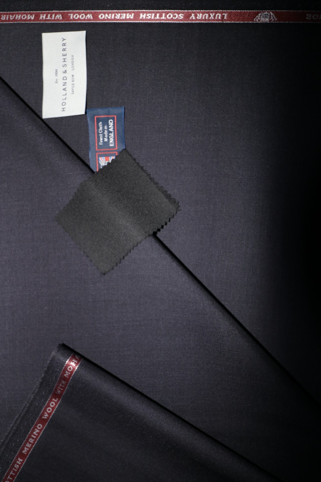 100% SUPER 120’s WOOL SUITING FABRIC MADE IN ENGLAND By Martin Sons & Co.= 3.4 m