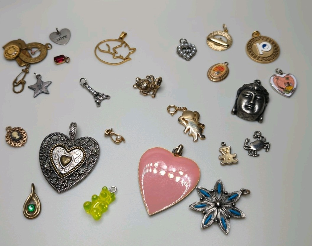 23 Vtg Unique Jewelry PCS Charms Pendants Mixed Materials Less Than $1 Each C61