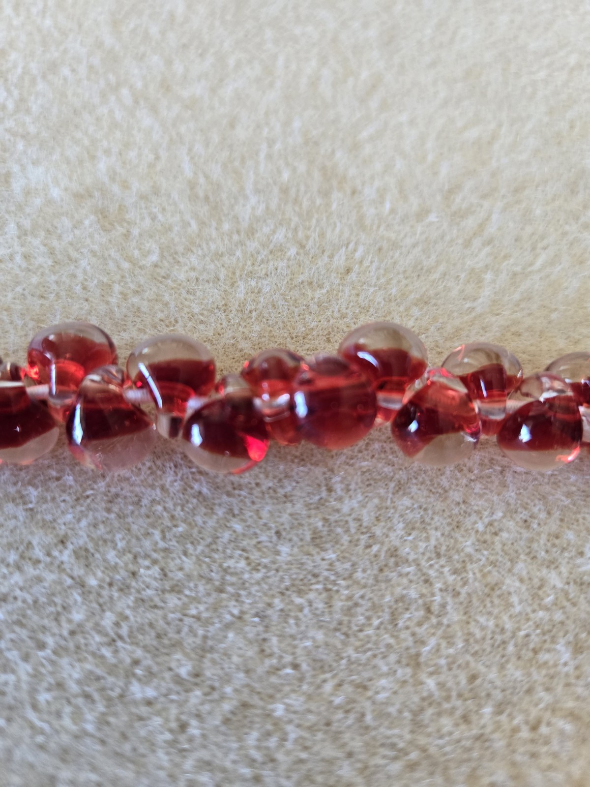 Unicorne Teardrop Glass Bead Strand, 9-10mm, Red