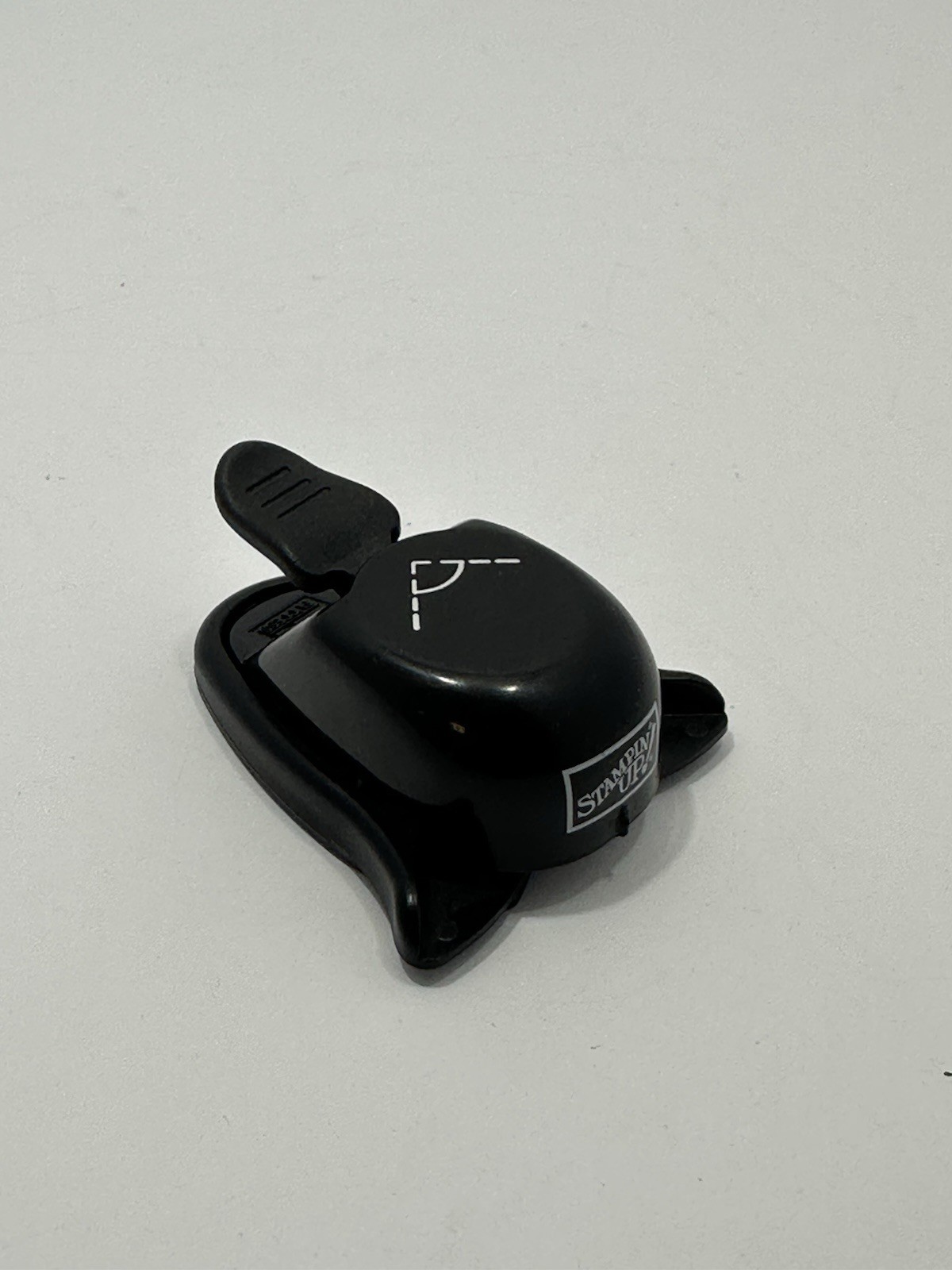 Stampin’ Up! TICKET CORNER Punch Mini Whale Tail 107214
