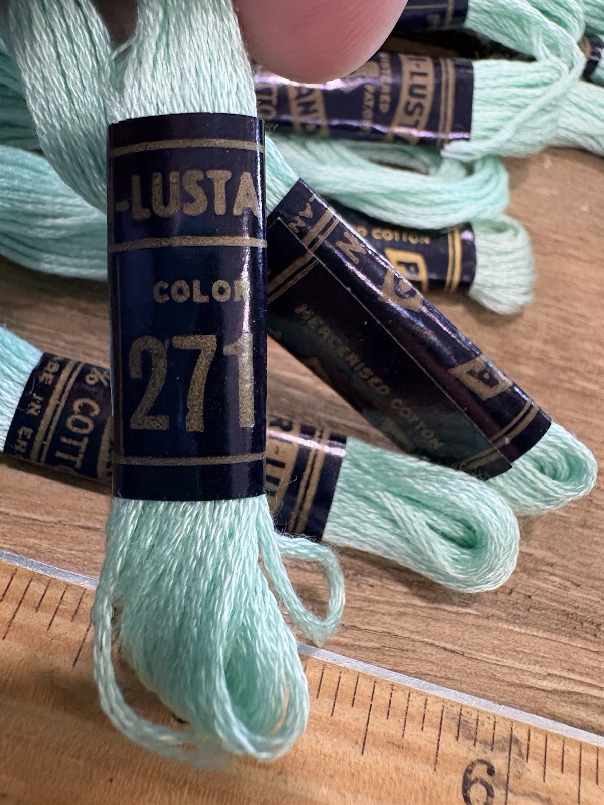 Peri- lusta embroidery floss Lot 272 271