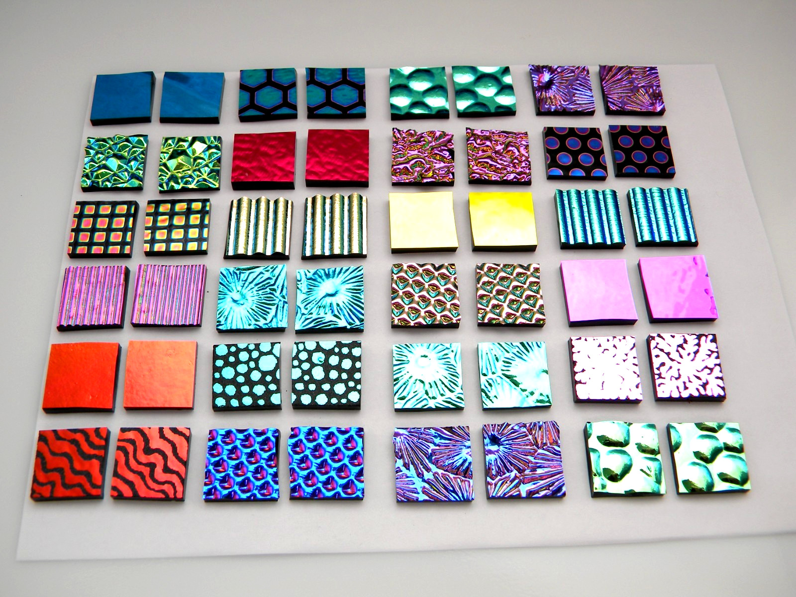 ASSORTED SET OF 48 pcs PATTERNED ETCHED DICHROIC GLASS CBS COE 90 FUSING SUPPLY