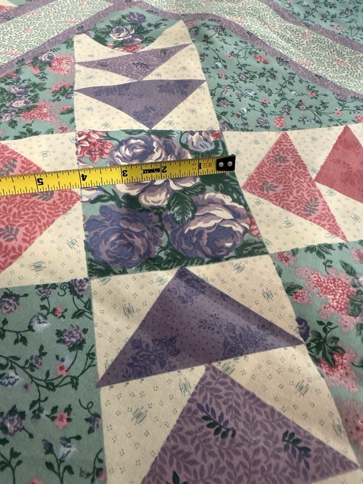 90”x107” VTG CHEATER QUILT FABRIC Spring Industries Pastel Purple Floral Cotton
