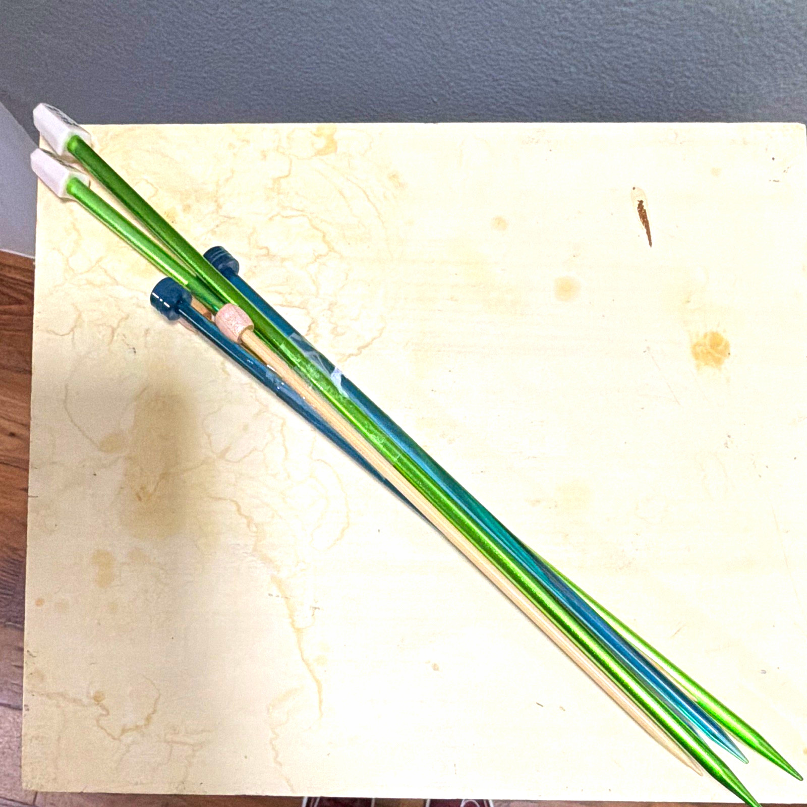 Lot of Susan Bates, Single Point Metal Knitting Needles US 15, Green, MPN 3320