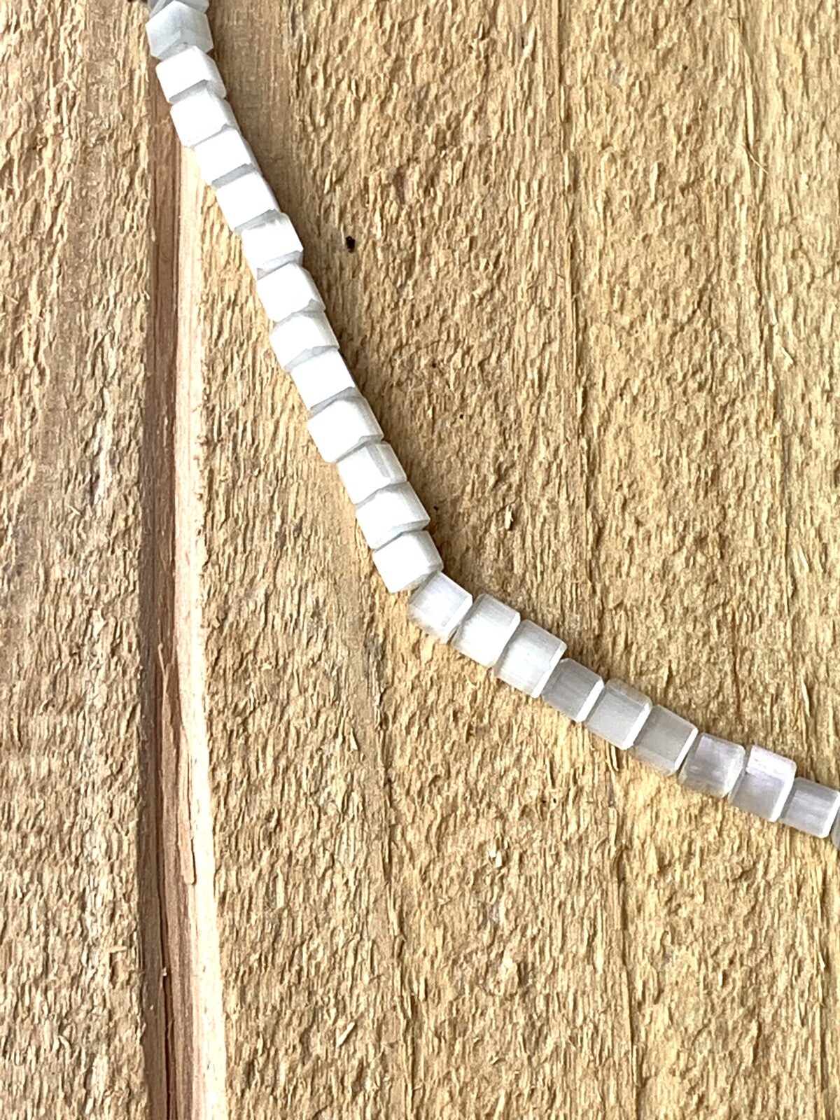 Cat’s Eye/Fiber Optic Glass CUBE Beads – White – 18 Facet – 4mm – 96 Pieces!