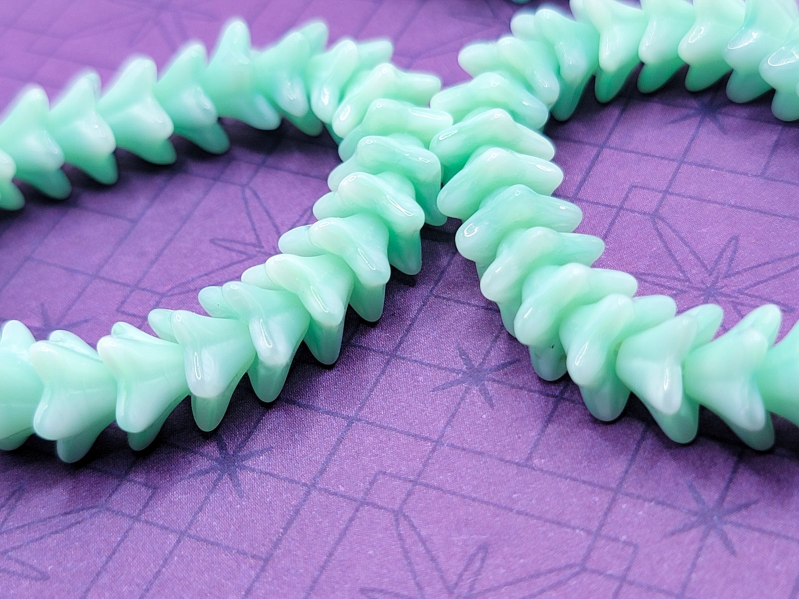 25pc Bellflower Uranium Glass Beads Czech Mint Green 9x6mm Strand