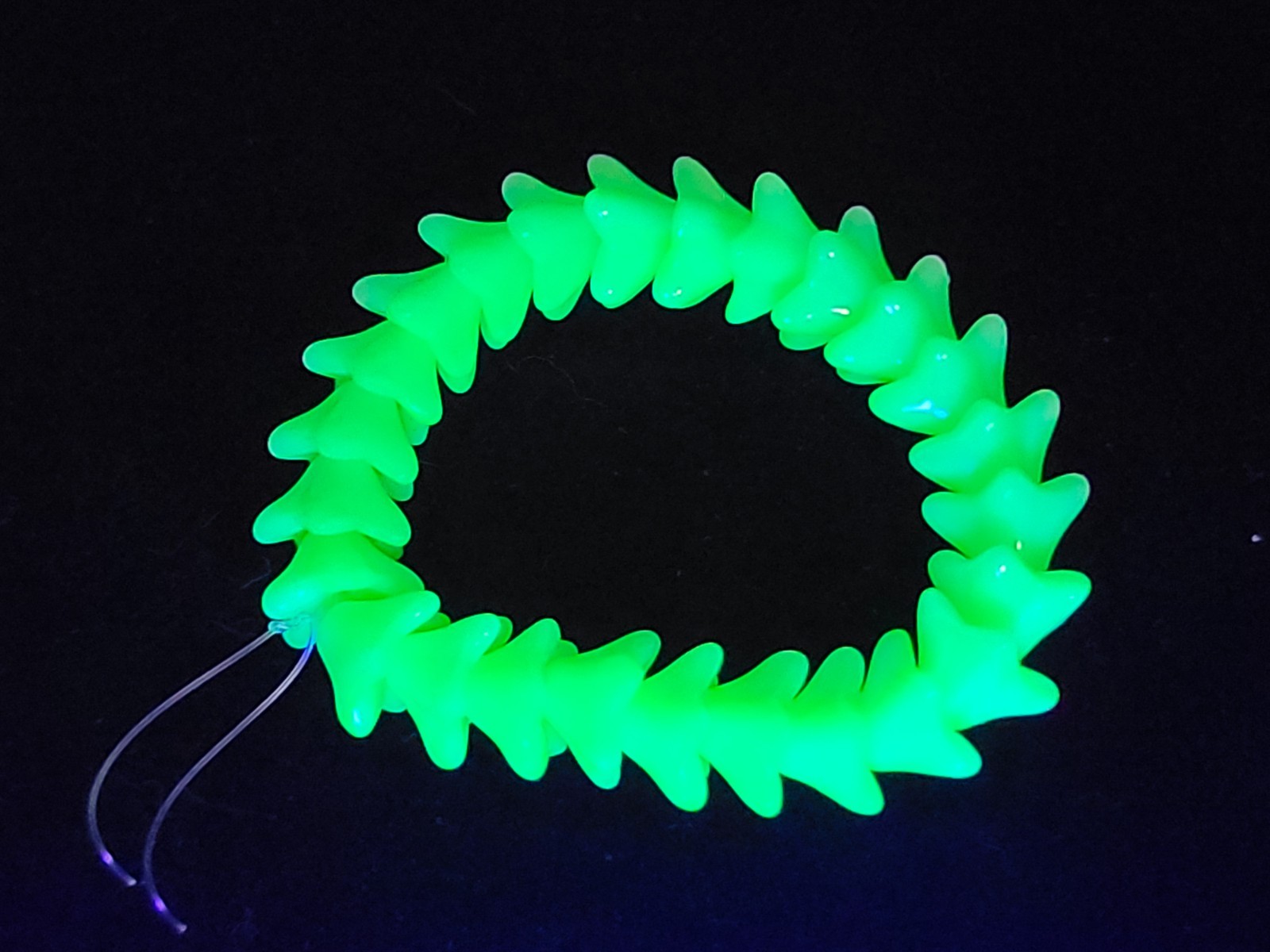 25pc Bellflower Uranium Glass Beads Czech Mint Green 9x6mm Strand