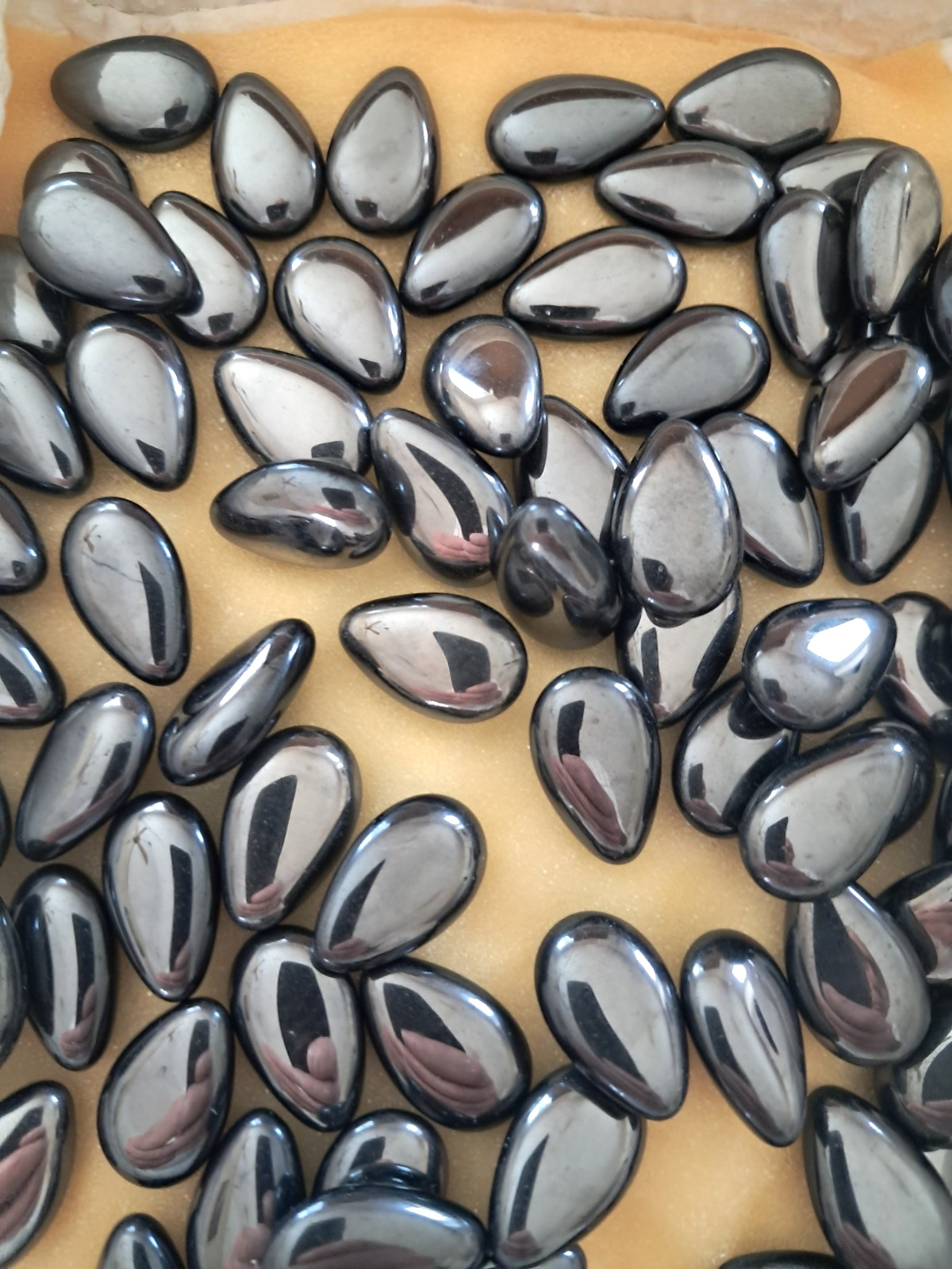 WEST GERMAN 21 X 13 MM PEAR-SHAPED HEMATITE STONES (36 PCS)