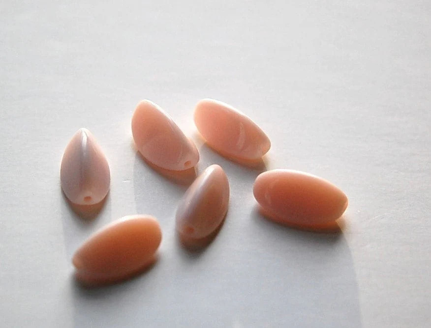 Vintage Pale Pink 3 Sided Oblong Glass Beads Germany (6) grm021