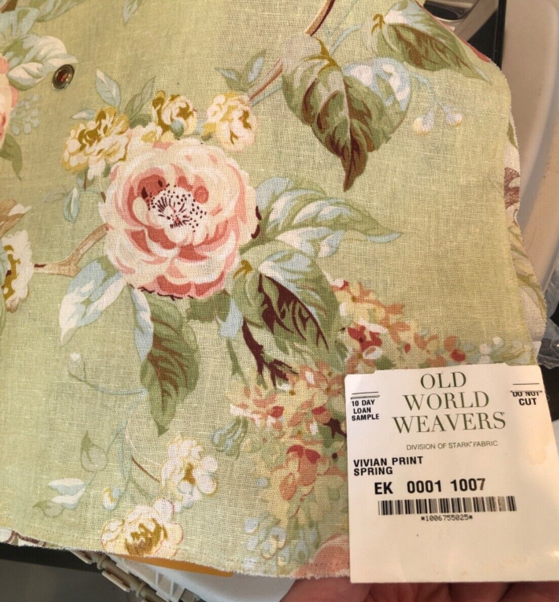 OLD WORLD WEAVERS Vivian Print in Spring 16 1/2 x 18″ Fabric Sample