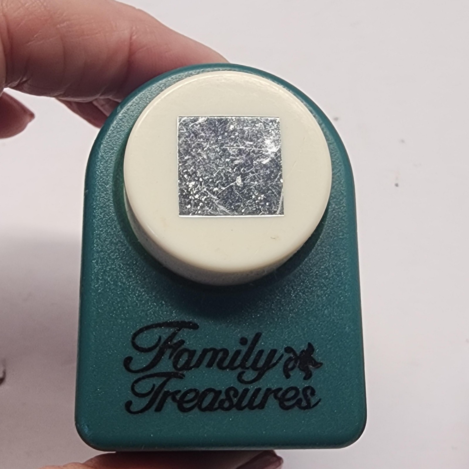 Family Treasures Emagination Craft Punch Lot Square Leaf Less Than 1in Red Green