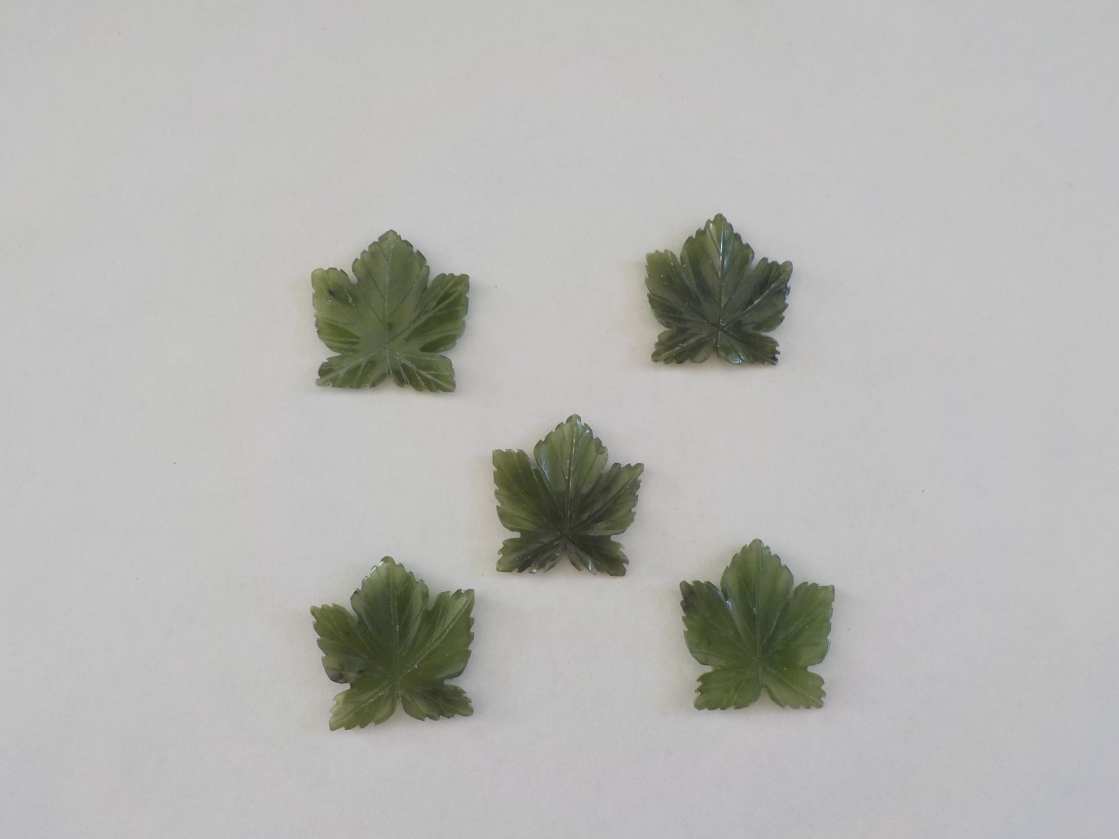 Geen Stone Leaf No Holes Flat Back (5/16″) Total 5 Craft Jewelry Making Supply