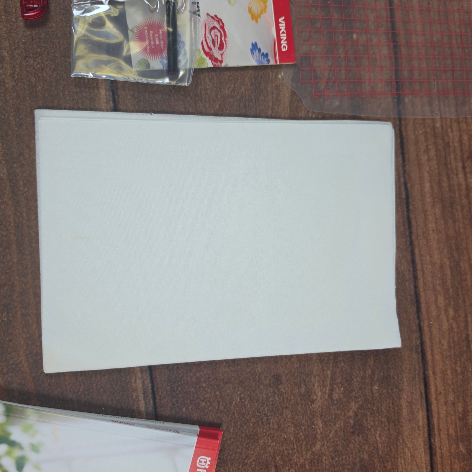 Husqvarna Viking Embroidery Kit Designer SE OS White Good Hoop Thread USB Stick