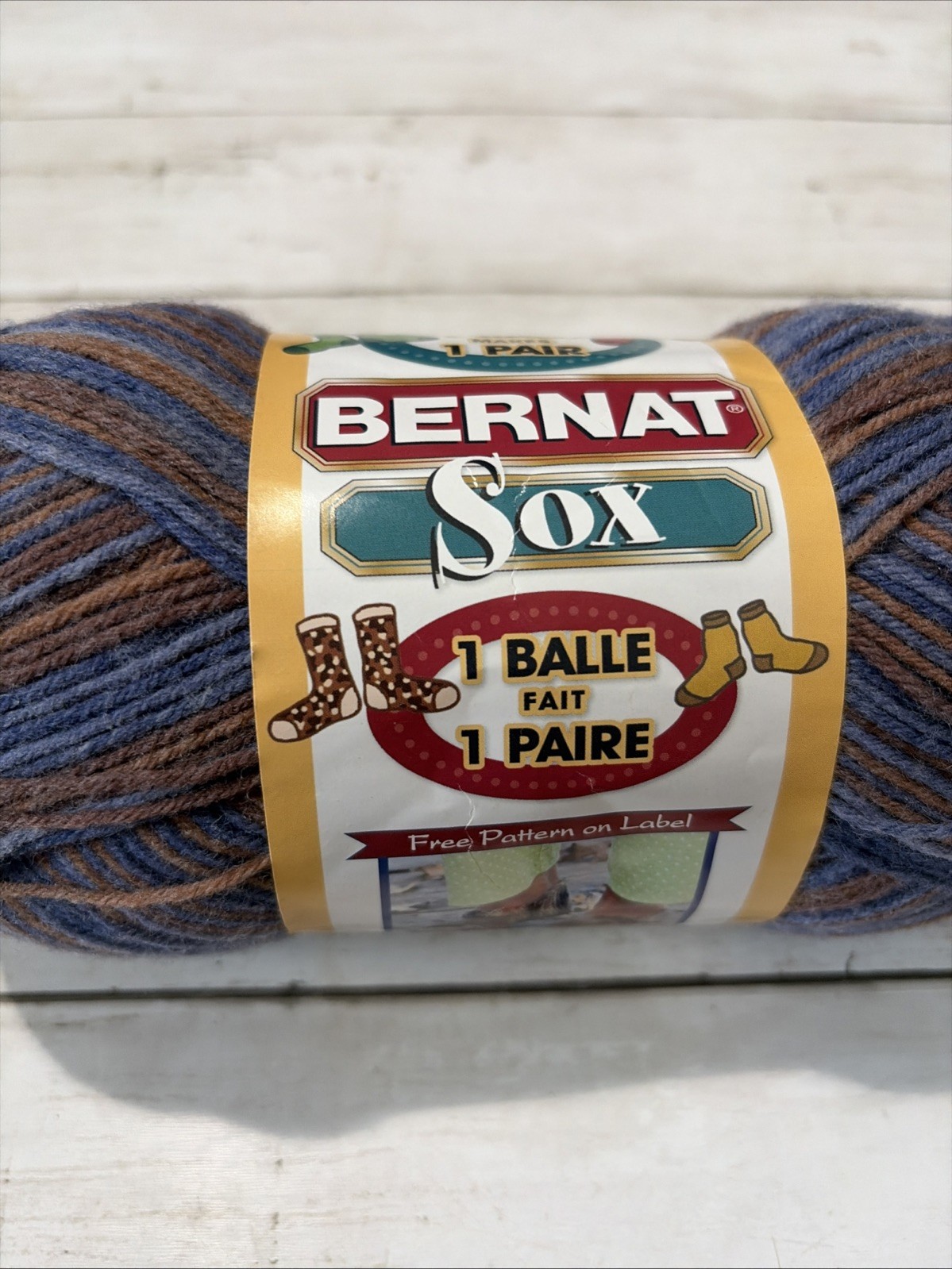 BERNAT SOX SOCK YARN SUPER FINE WOODEN DENIM 1 SKEIN 425 YARDS MAKES A PAIR B11