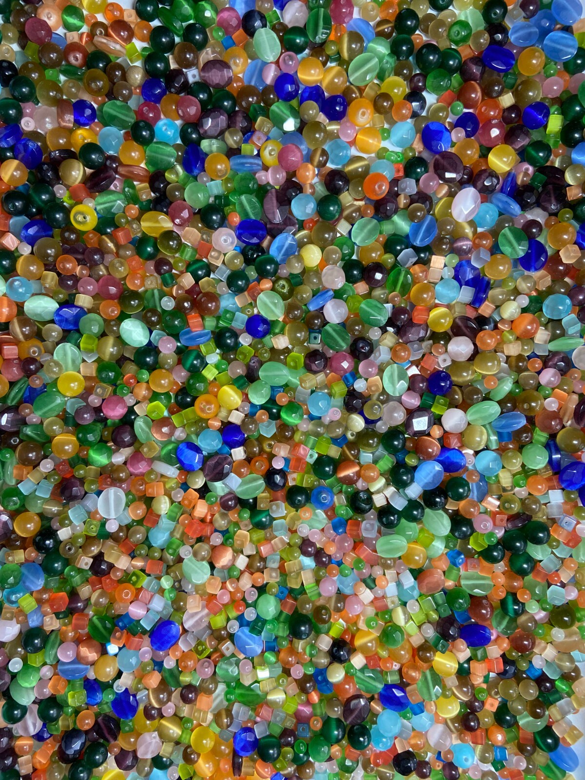 1/4 Pound (~500 pcs) Cat’s Eye Fiber Optic Glass Mixed Lot Beads Round Oval Cube