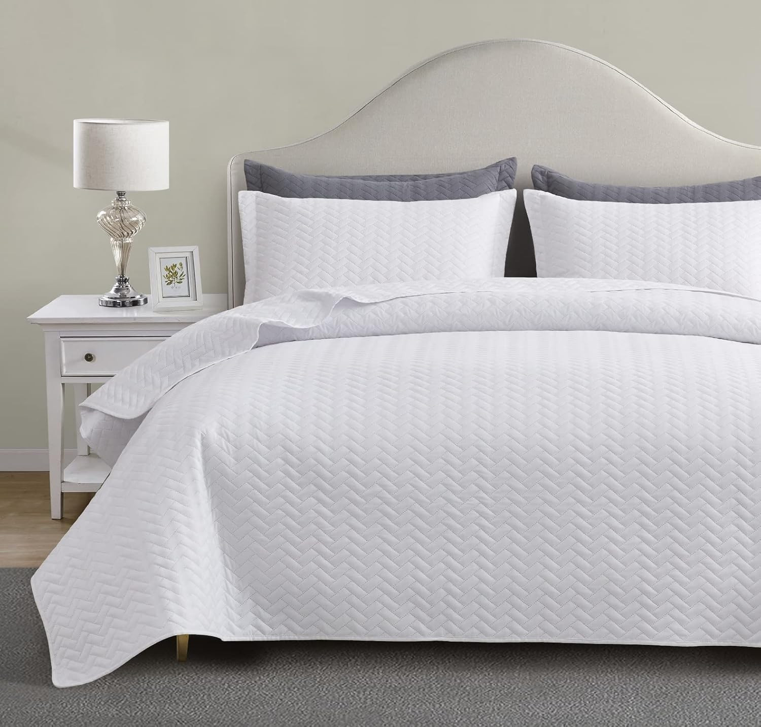 White Quilt Set King Size, Lightweight Bedspread Ultrasonic Chevron Pattern Ligh