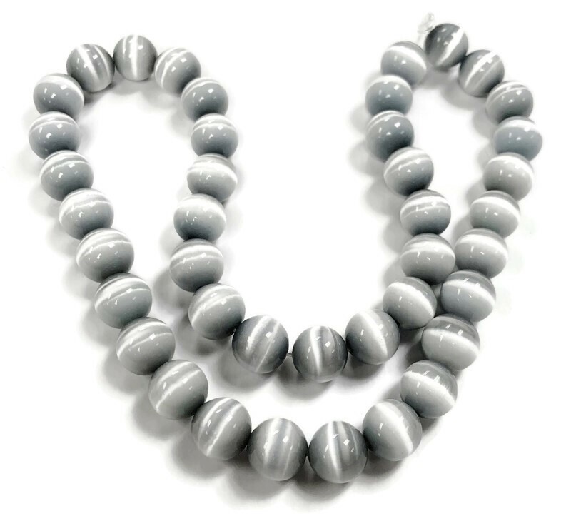 38 Cat’s Eye Fiber Optic Gray Glass 10mm. Smooth Round Beads CH86