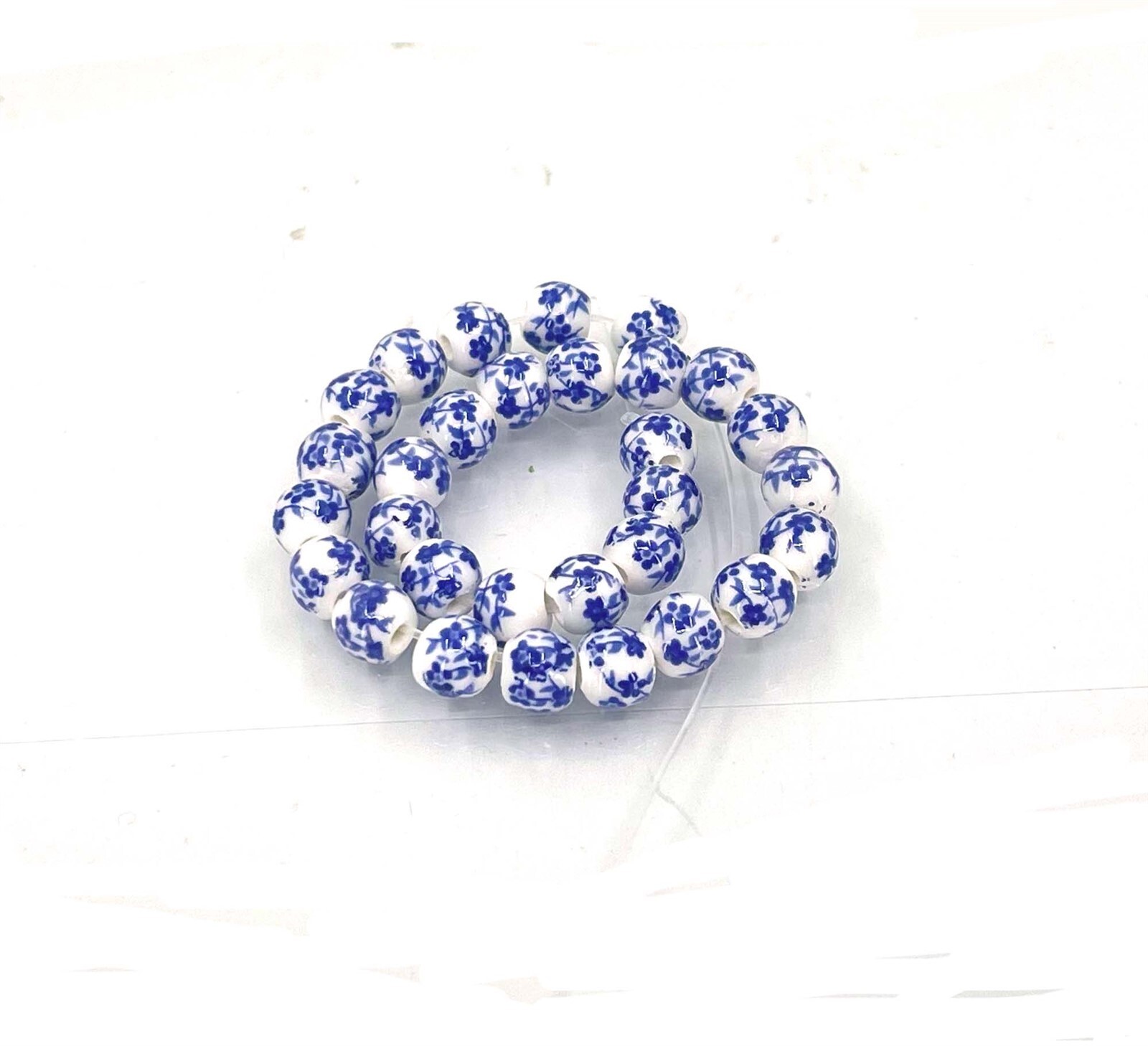 6mm Floral Blue White Porcelain decals Round Beads (30)