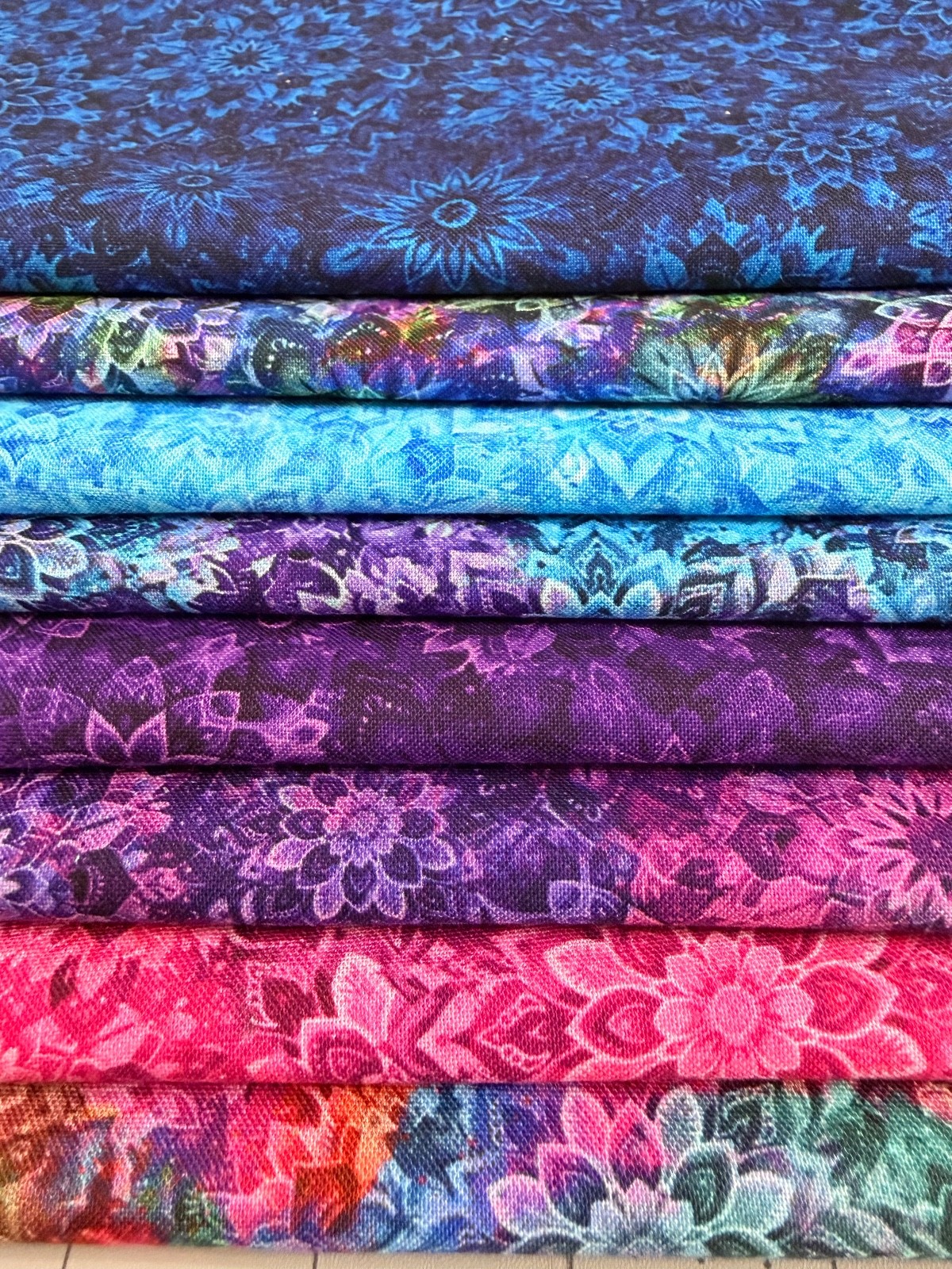 Dancing Dahlias cotton Fat Quarters 18″ x 21″ – 8 designs