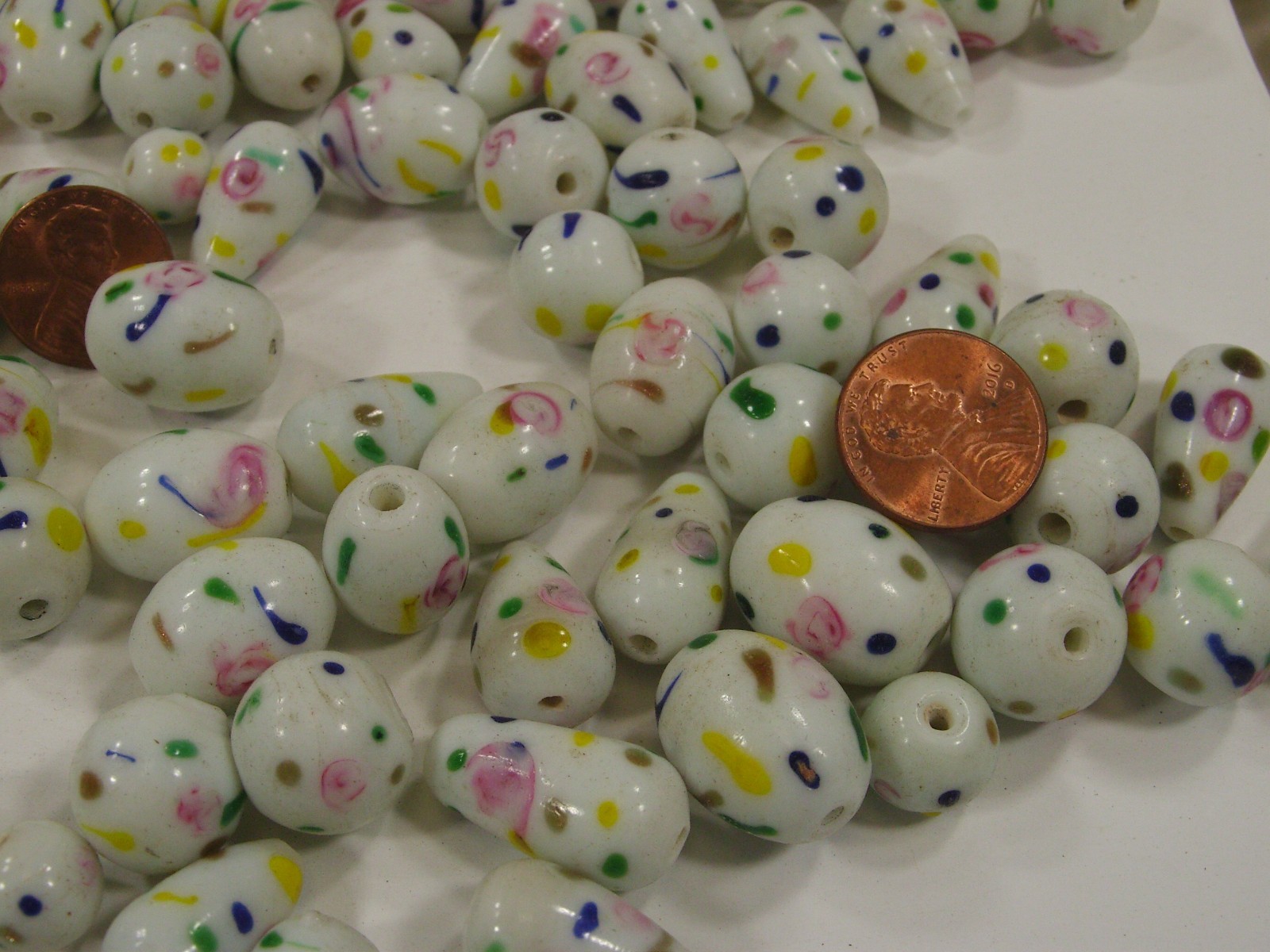110 Pieces Assorted Shapes and Sizes White Floral India Handmade Beads (AZP-2)
