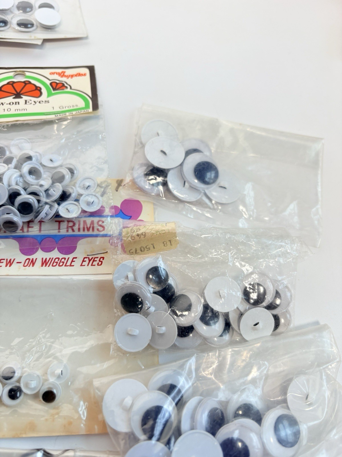 Vintage Lot For Crafts Google Googly Eyes Assorted Sizes – Glue on & Sew on