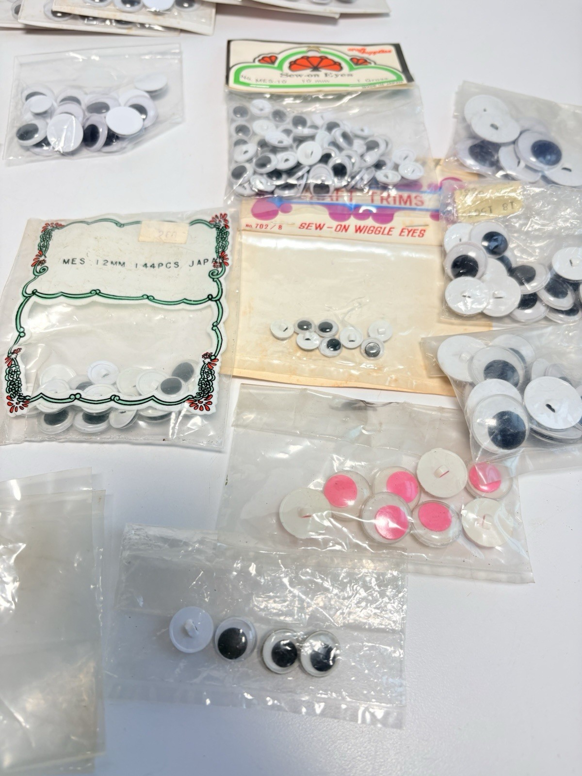 Vintage Lot For Crafts Google Googly Eyes Assorted Sizes – Glue on & Sew on