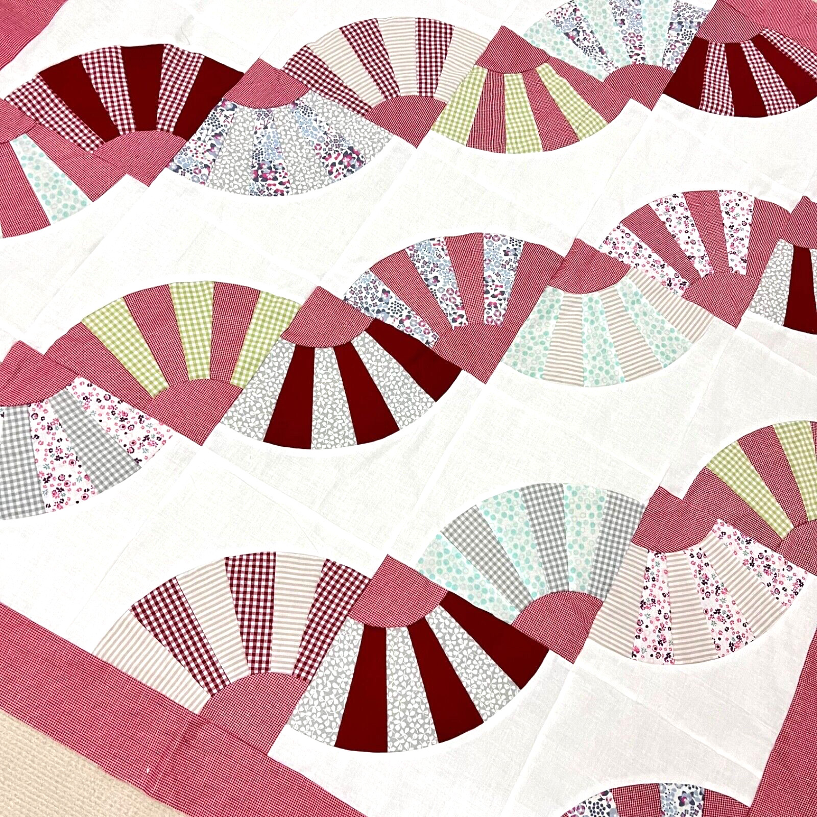 Vintage Peppermint Swirl Baby Quilt Top 47×47″ Pieced~ BABY/BED/Wall Decor