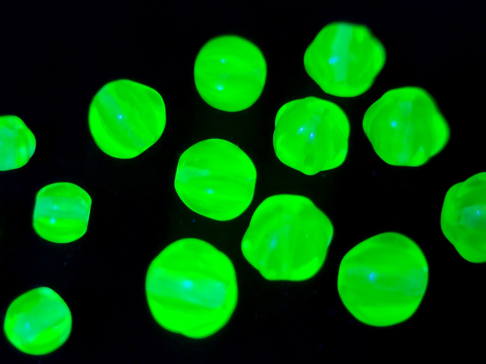 Green Melon Uranium Glass Beads Czech 5mm 7mm 10pcs