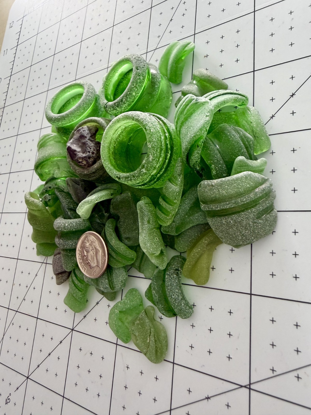 GR 2243 Green Frosted Sea Glass Bottle Lips Partials