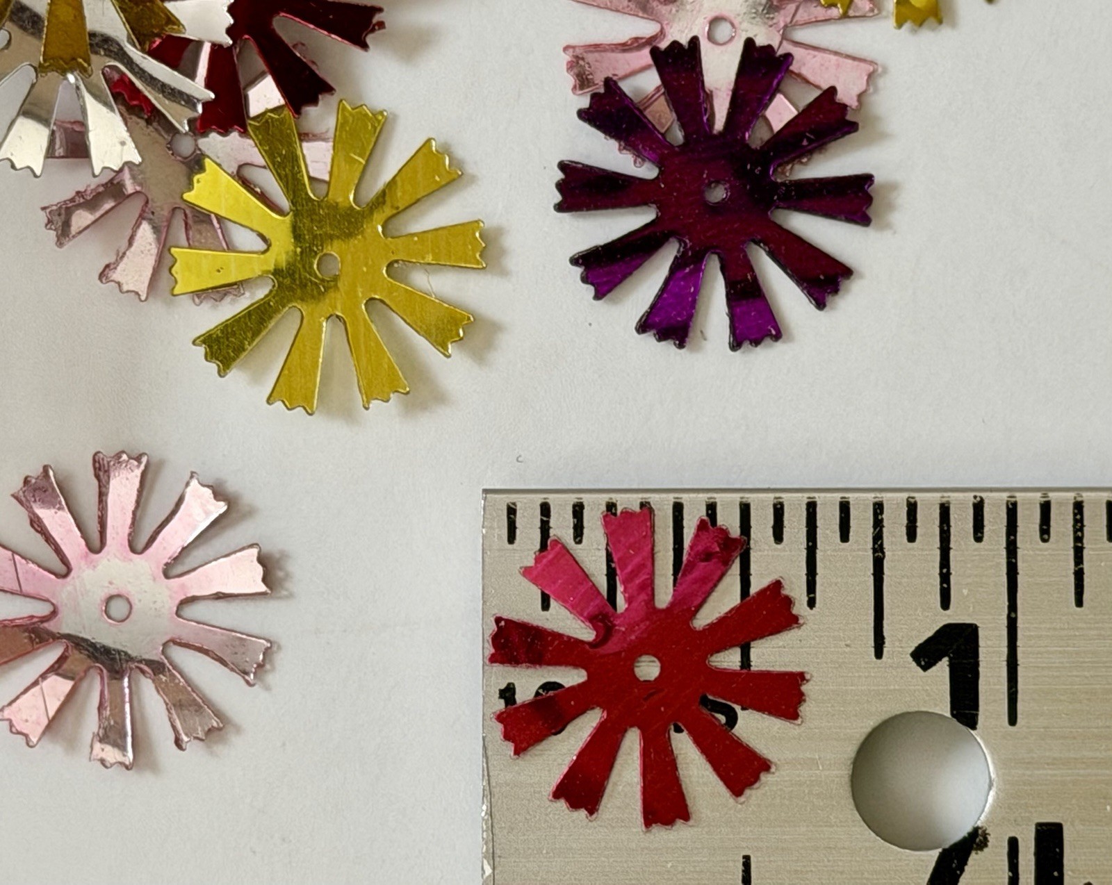 600 Vtg Metallic Multicolor Large Starburst Spoke Loose Sequin Xmas Craft Lot
