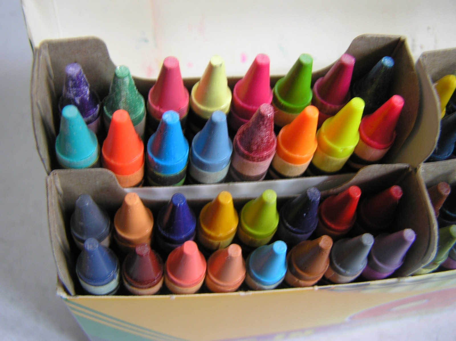 Crayola Crayons Collectors Tin 1991 (72 Crayons) & A Box Of 96 From 2004