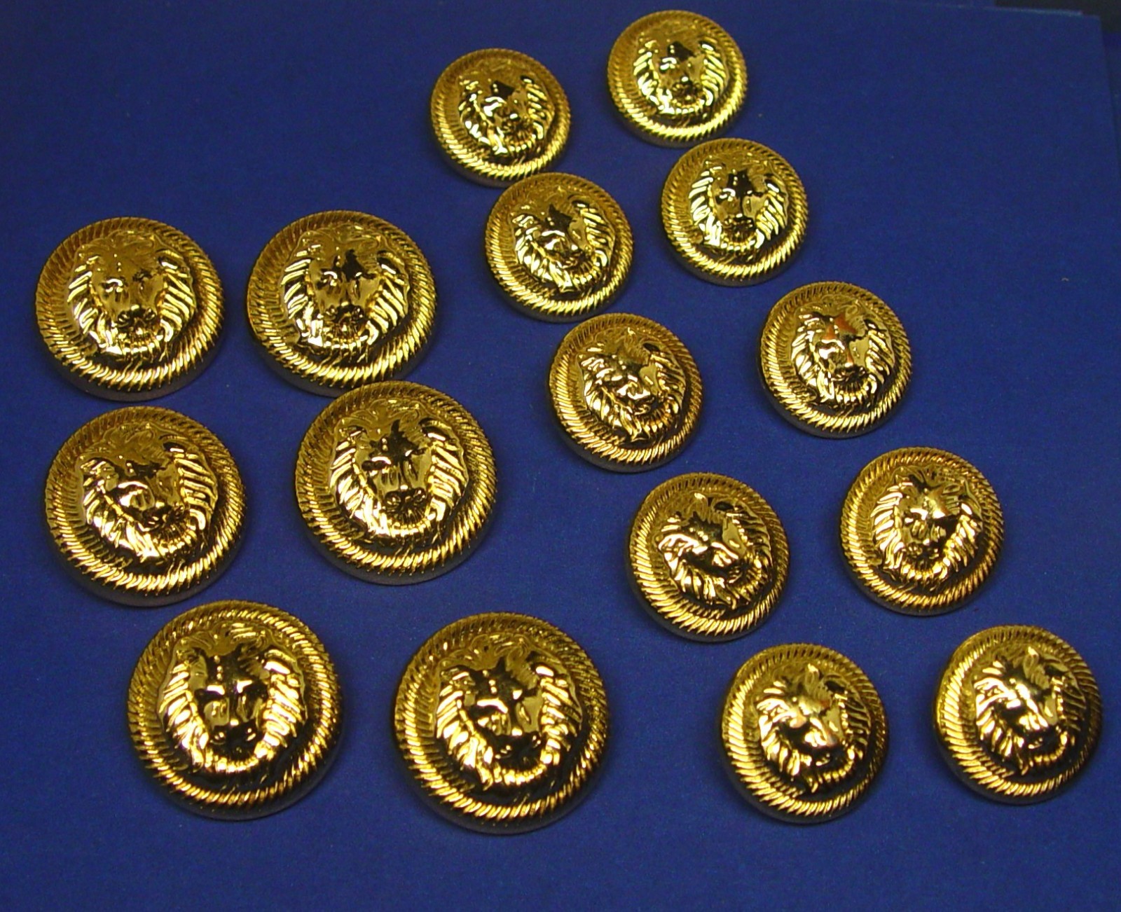 16 UNKNOWN BRAND metal buttons Gold Tone Lion head design Good Used Condition